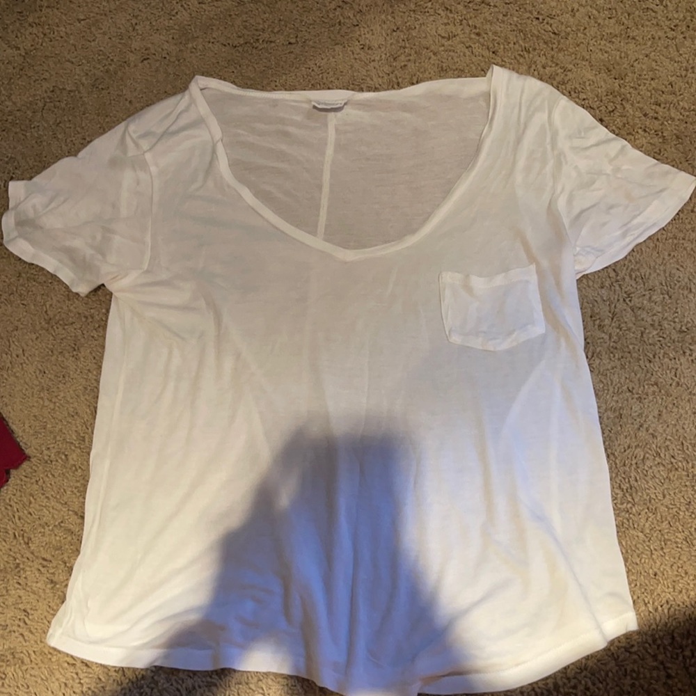 White tee